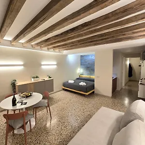 Apartamento Cozy With Canal View, Venecia